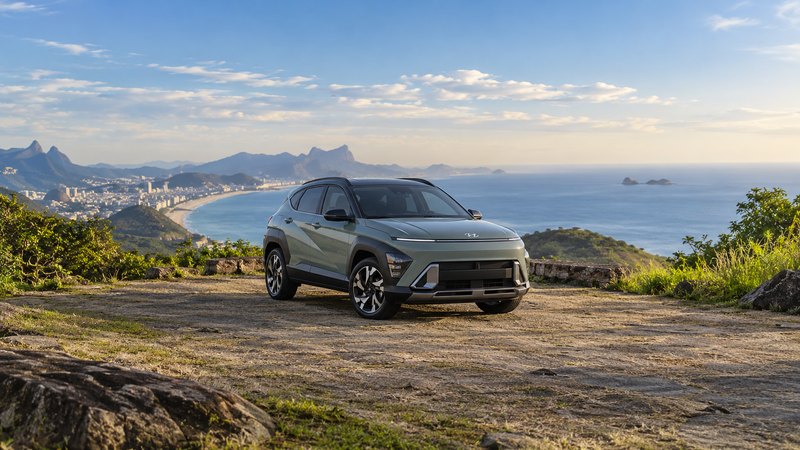 Veja o Hyundai Kona porta malas e teste os 407 litros com sua bagagem e os passageiros da viagem.